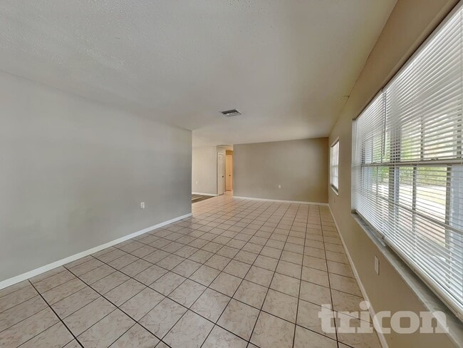 2932 E 148th Ave in Lutz, FL - Building Photo - Building Photo