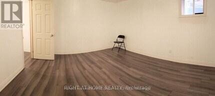 4 Elwin Rd in Brampton, ON - Building Photo - Building Photo