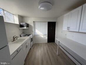 454 Old Lancaster Rd in Haverford, PA - Foto de edificio - Building Photo