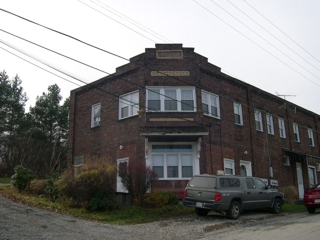 Mueller Street Apartments in Gibsonia, PA - Building Photo - Building Photo