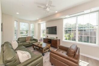 10 Kingsbridge Rd in Fairfield, NJ - Building Photo - Building Photo