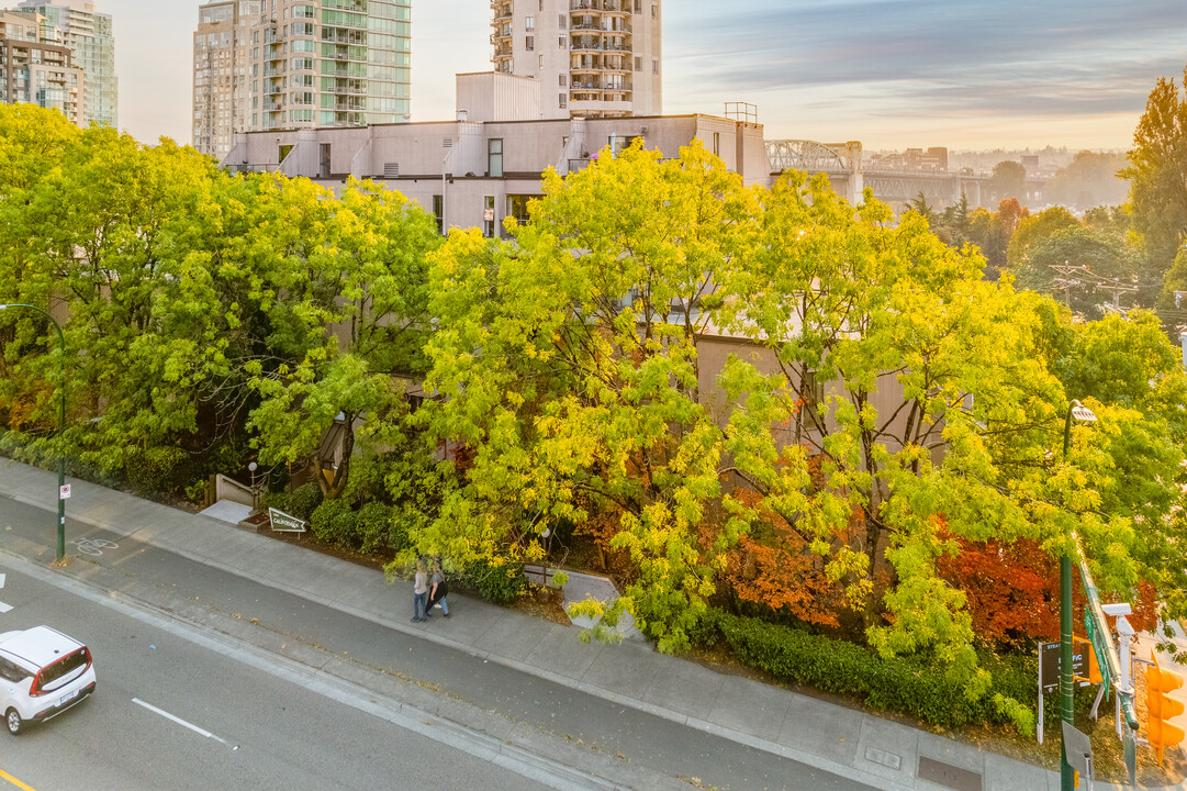 The Californian in Vancouver, BC - Building Photo