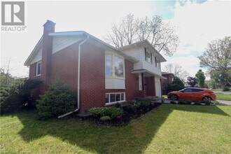 77 Orchard Mill Crescent in Kitchener, ON - Building Photo - Building Photo