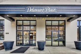 33 W Delaware Pl-Unit -Apt 13A in Chicago, IL - Building Photo - Building Photo