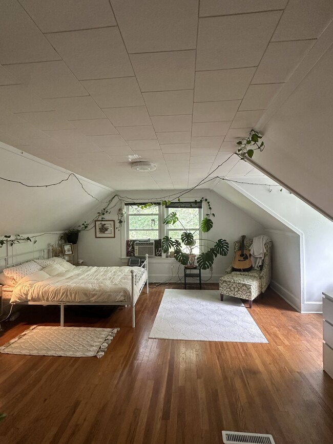 103 Old Fayetteville Rd, Unit 1 bedroom apartment