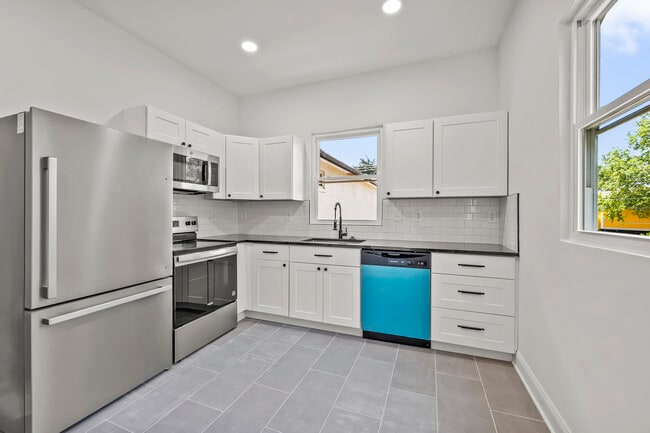 512 Granville Dr, Unit 1 in Winston-Salem, NC - Building Photo - Building Photo