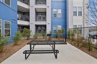 Nova Lofts in San Antonio, TX - Foto de edificio - Building Photo