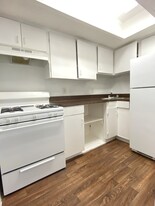 Villa Apartments in Dallas, TX - Building Photo - Building Photo