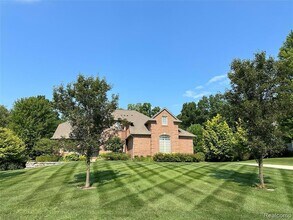 4906 Stonehenge Dr in Rochester, MI - Building Photo - Building Photo
