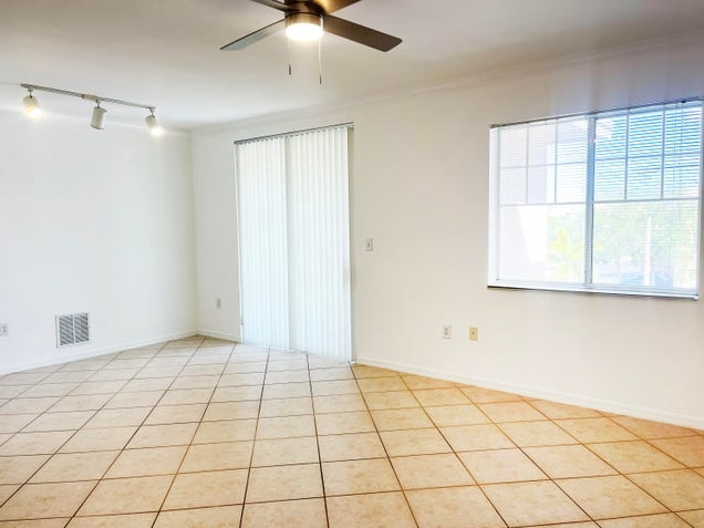 6482 Emerald Dunes Dr, Unit 302 in West Palm Beach, FL - Building Photo - Building Photo