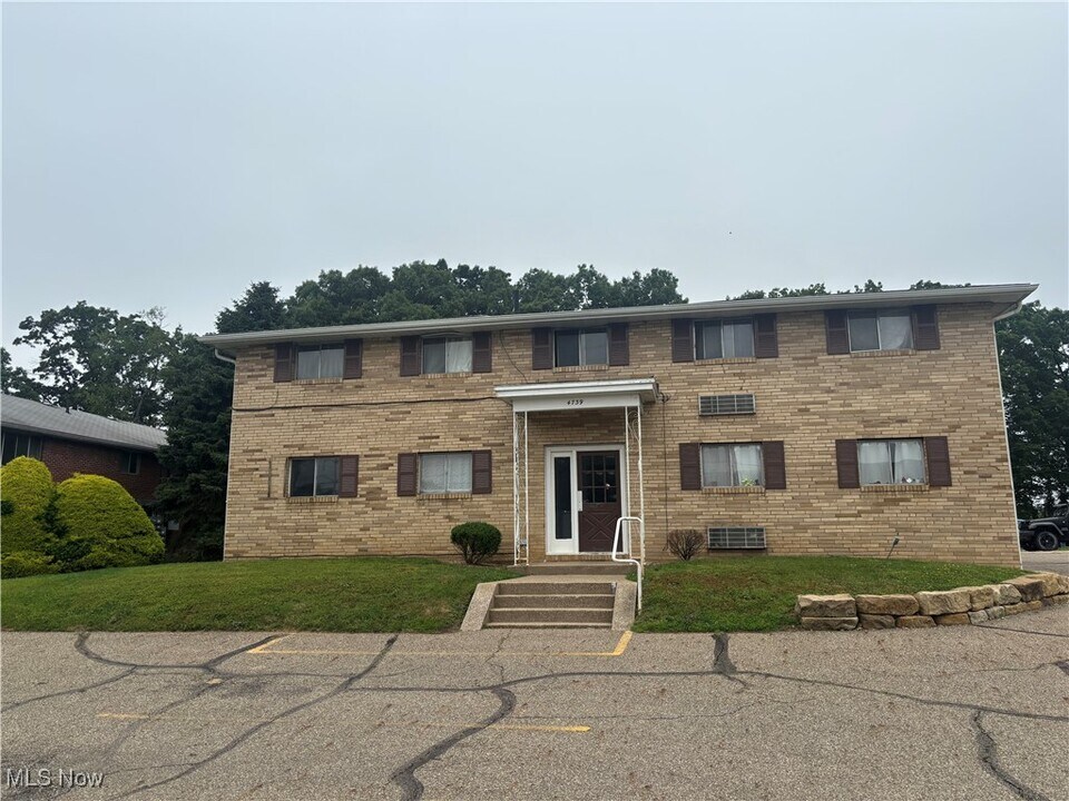 4739 20th St NW in Canton, OH - Building Photo