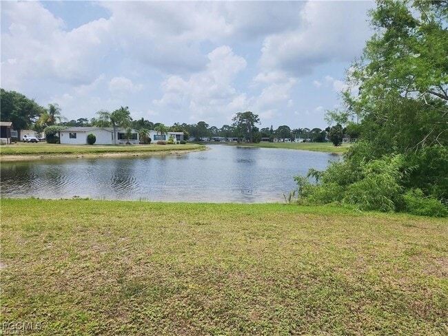 10401 Circle Pine Rd in North Fort Myers, FL - Building Photo - Building Photo