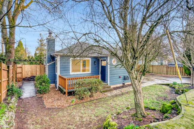 property at 1022 Parkway Dr NW