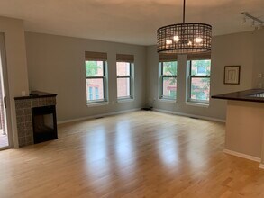 645 N 1st St, Unit 409 in Minneapolis, MN - Foto de edificio - Building Photo
