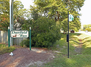 Deerfield Run Apartments in Florence, SC - Foto de edificio - Building Photo