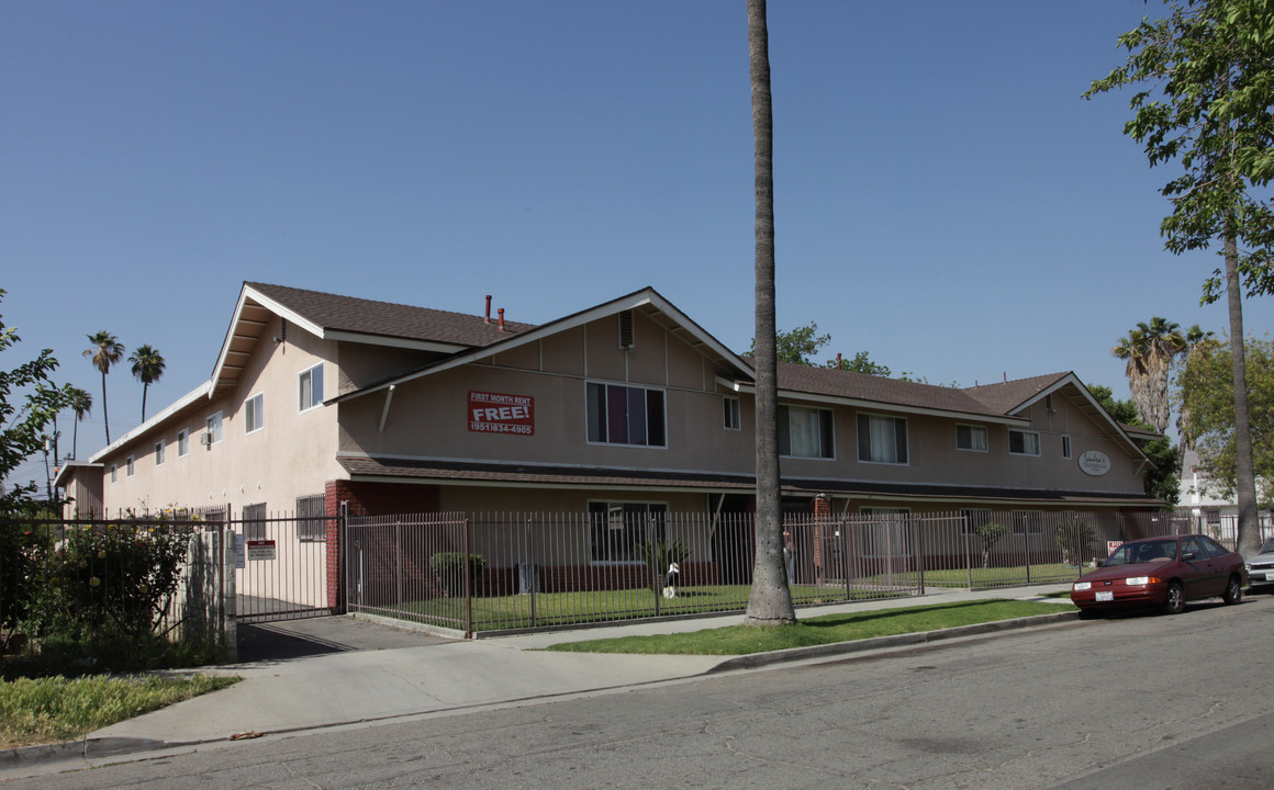 Sandra's Apartments in Riverside, CA - Foto de edificio