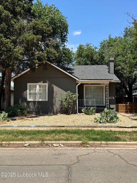 1912 22nd St in Lubbock, TX - Building Photo