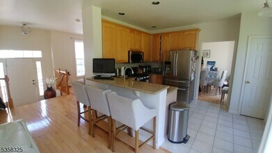 95 Arrowgate Dr in Randolph, NJ - Building Photo - Building Photo