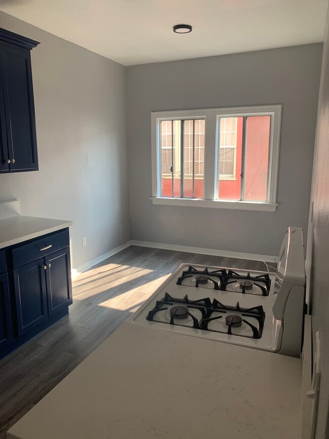 2322 1/2 E 2nd St, Unit 2322 14 in Los Angeles, CA - Foto de edificio - Building Photo