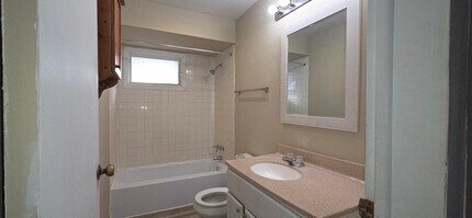 217 S Cross St in Oconomowoc, WI - Building Photo - Building Photo