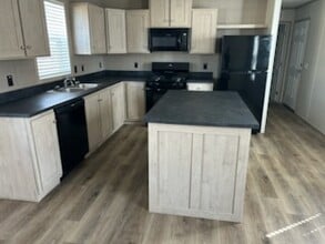 7519 Dorr St in Toledo, OH - Building Photo - Building Photo