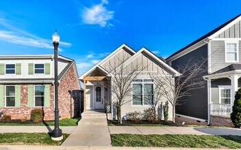 1372 Hicks Edgen Rd in Pleasant View, TN - Building Photo - Building Photo