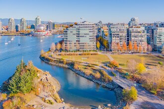 Canada House West in Vancouver, BC - Building Photo - Building Photo