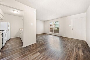 2314 Parker Ln, Unit 6 in Austin, TX - Building Photo