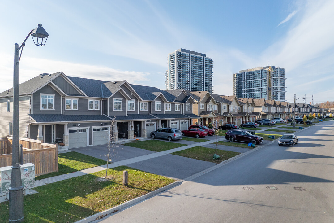 2462 Steeplechase St in Oshawa, ON - Building Photo