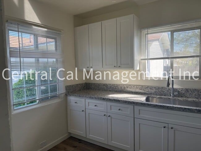 517-521 Sycamore Ave in Shafter, CA - Building Photo - Building Photo