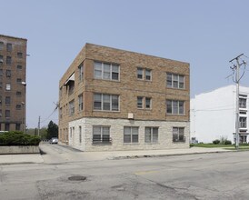 114 N Spring St in Elgin, IL - Building Photo - Building Photo