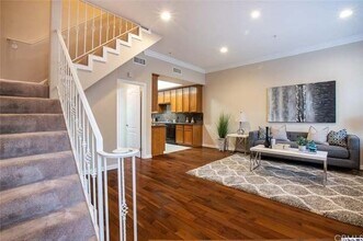 441 S 7th St in Burbank, CA - Foto de edificio - Building Photo