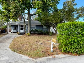 704 Yelvington Ave in Clearwater, FL - Building Photo