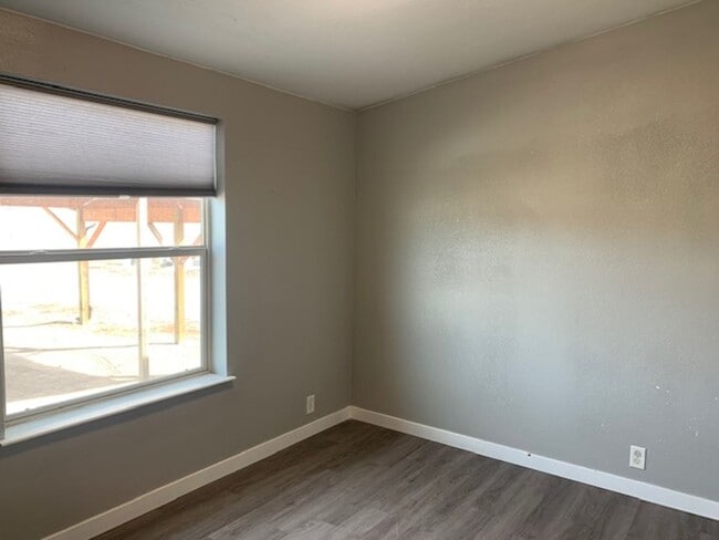 property at 381 Parkchester Dr