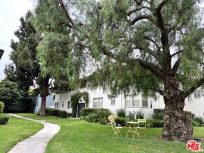 5811 Bowcroft St in Los Angeles, CA - Foto de edificio - Building Photo