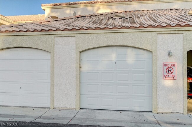 1900 N Torrey Pines Dr in Las Vegas, NV - Building Photo - Building Photo