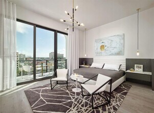 275 Giralda Ave, Unit C-6 in Coral Gables, FL - Building Photo - Building Photo