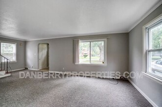 1017 Searles Rd in Toledo, OH - Building Photo - Building Photo