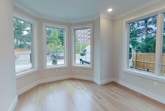 104 Warren St, Unit 1 in Boston, MA - Building Photo - Building Photo