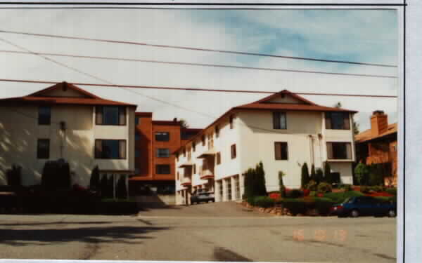 Olive Trees Apartments in Burien, WA - Building Photo