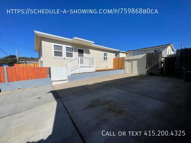 1234 Circle Ave in Seaside, CA - Building Photo - Building Photo