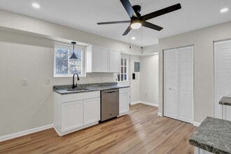 5983A Glenway Dr in Brook Park, OH - Foto de edificio - Building Photo