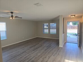 8114 Furlong Gate in Selma, TX - Building Photo - Building Photo