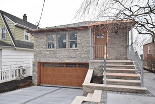 86-16 262nd St in Queens, NY - Building Photo