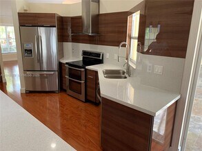 804 Verona Lake Dr in Weston, FL - Building Photo - Building Photo