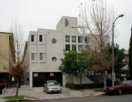 521 N Kenmore Ave Apartments