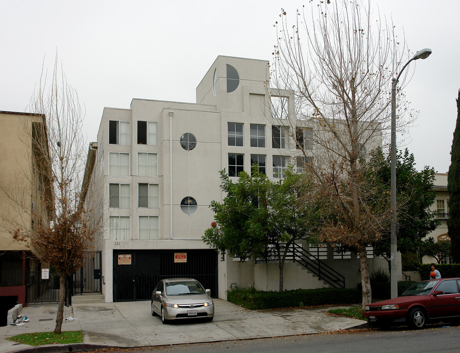 521 N Kenmore Ave in Los Angeles, CA - Building Photo