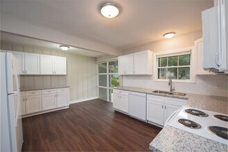 1702 W Crockett St in La Marque, TX - Building Photo - Building Photo