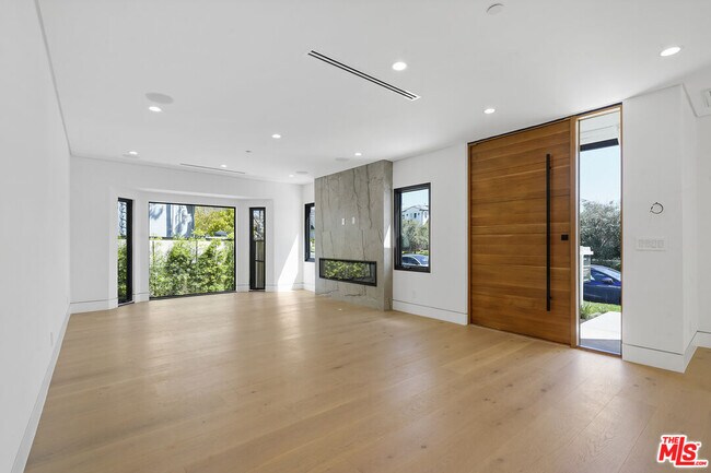 1161 Stearns Dr in Los Angeles, CA - Building Photo - Building Photo
