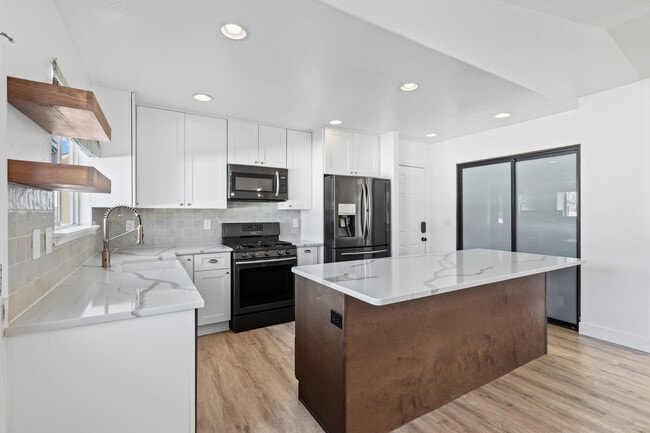 1572 S Bridle Path Loop in Lehi, UT - Building Photo - Building Photo